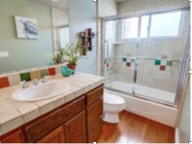 upstairs bath - 2475 Silverstrand Ave