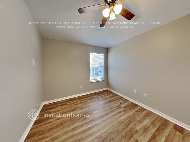 Building Photo - 8233 Crescent Moon Dr