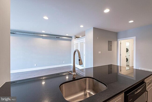 Building Photo - 135 N 3rd St