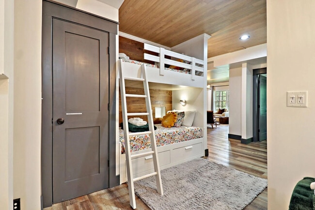 Building Photo - 1175 La Salle Ct