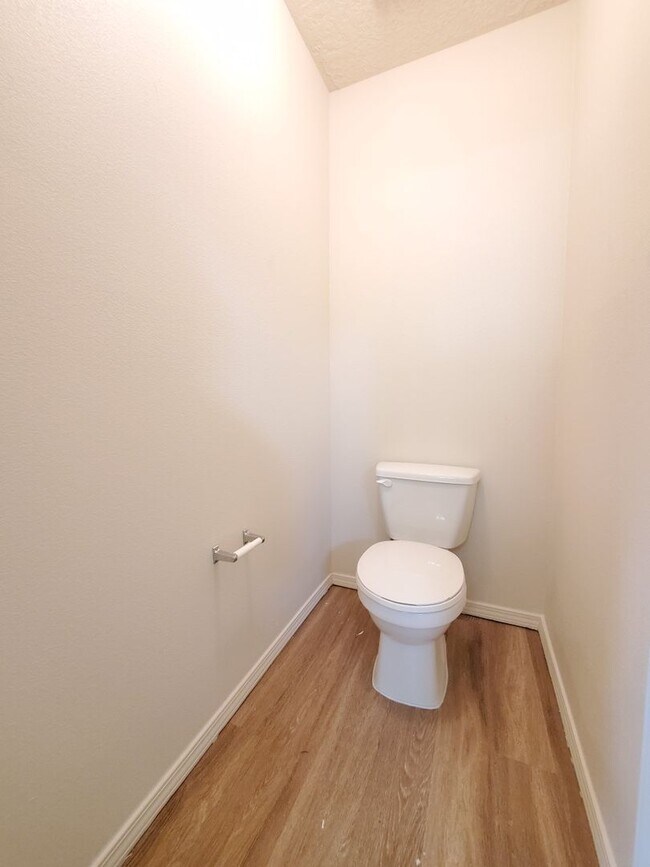 Building Photo - 3 bed 2 bath 1800 sq ft in Huning Ranch!