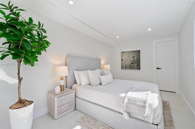 Building Photo - 1931 NE 186th Dr