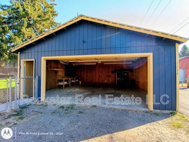 Building Photo - 2811 W Cleveland Ave