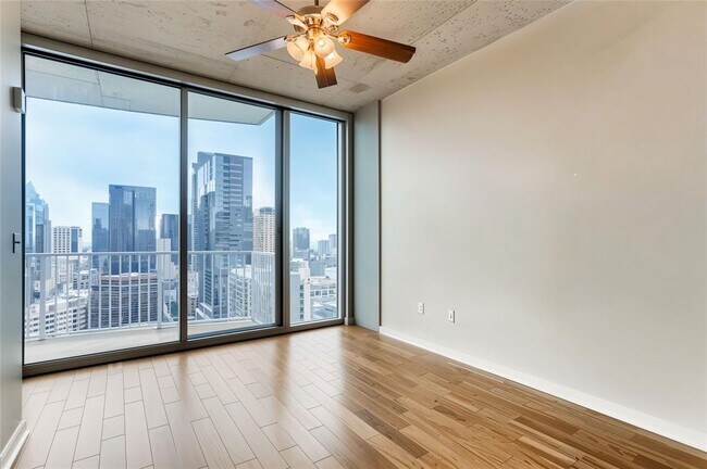 Building Photo - 360 Nueces St