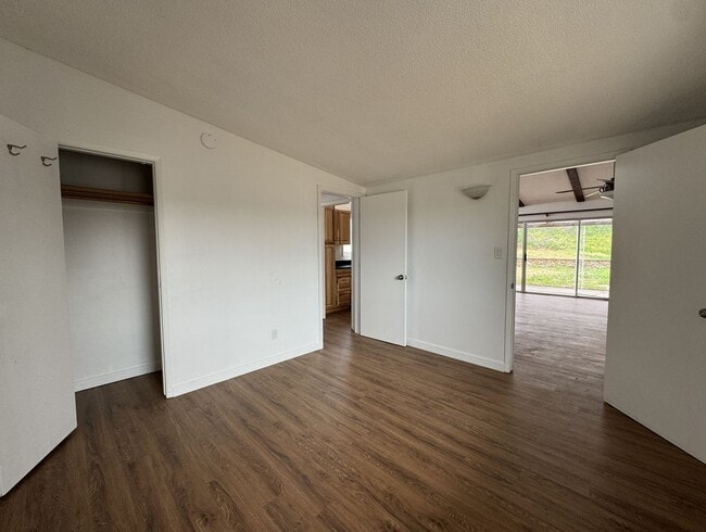 Building Photo - 4 Bedroom / 2 Bathroom home for rent