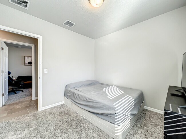 Building Photo - 2362 Brassie Ct