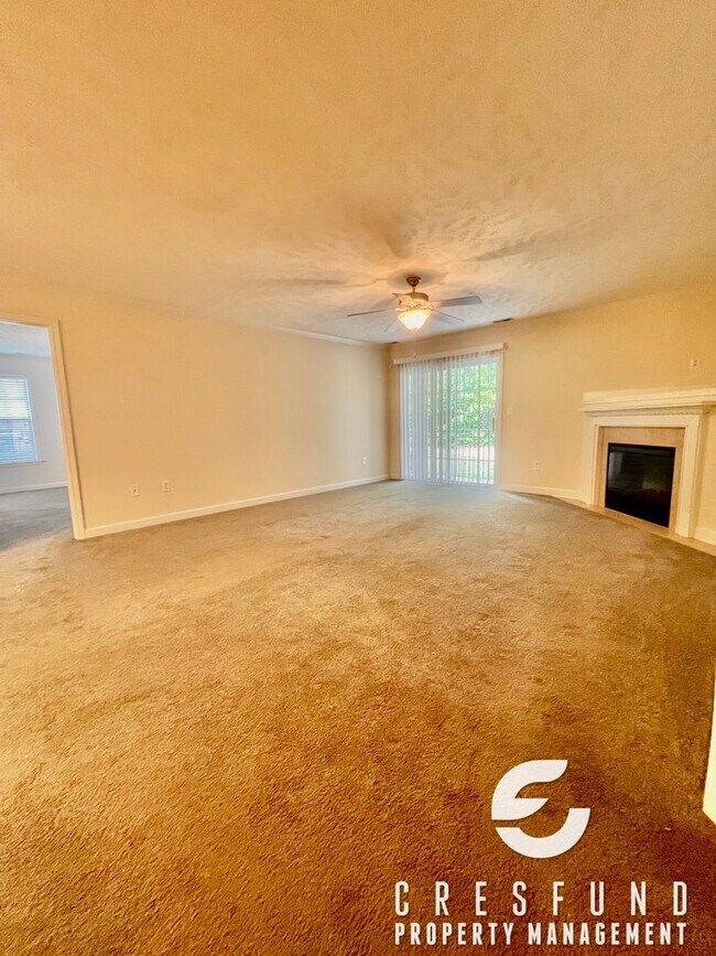 Building Photo - GATED COMMUNITY - Freshly Painted 2 Bed 2 Bath Condo AVAILABLE NOW