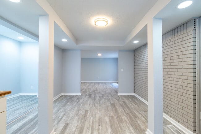 Building Photo - 770 Mahoney Rd