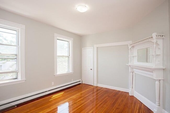 Building Photo - 9/1 Sunny, renovated 3BR near Central, Inman, Kendall