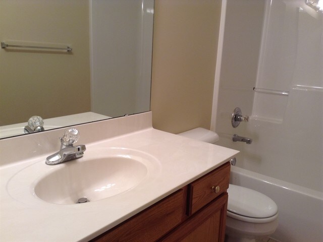 Building Photo - 2422 Hilliard Dr