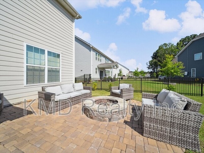 Building Photo - 6112 Willow Pin Ln