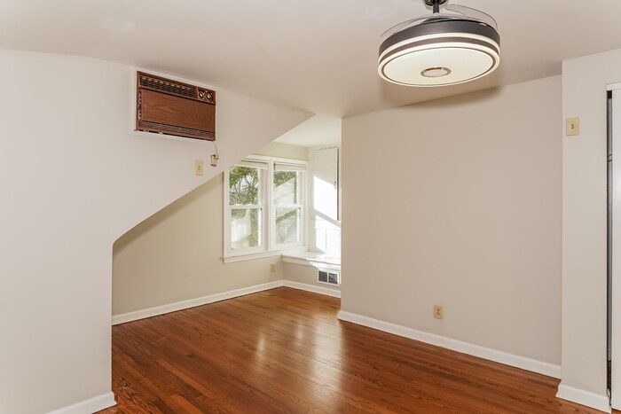 Building Photo - 2343 Ridgewood Rd