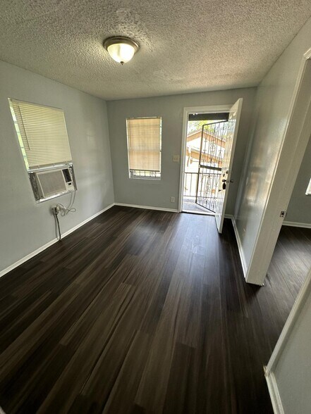 Building Photo - 1528 Mount Herman St