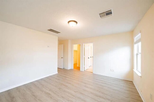 Building Photo - 1842 Commons Hill Ln
