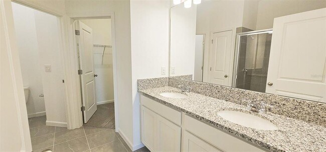 Building Photo - 500 Silver Palm Dr