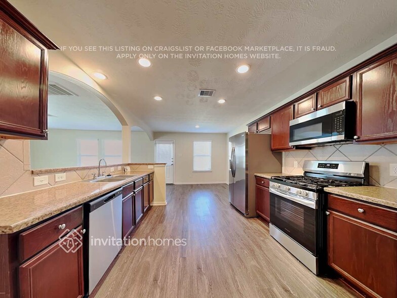 Building Photo - 5915 Deep S Dr