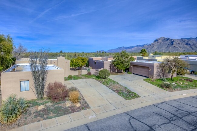 Building Photo - Beautiful Southwest Home with Mountain Vie...