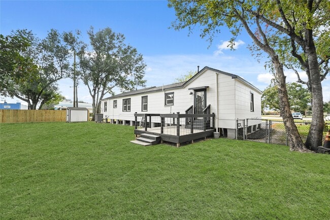 Building Photo - 205 Raymond St