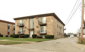 Building Photo - Maple Park