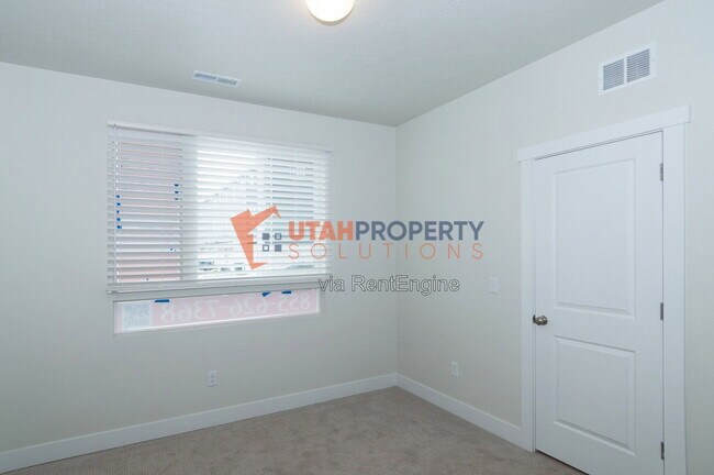 Building Photo - 388 S 980 W