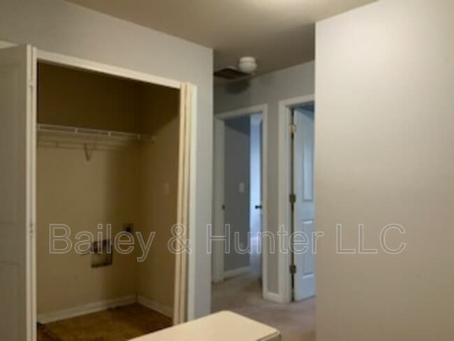 Building Photo - 473 Mulberry Row