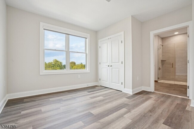 Building Photo - 246 Main St