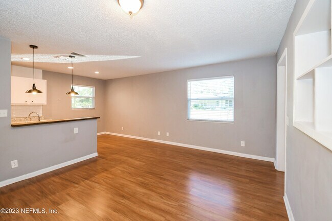 Building Photo - 868 Filmore Ln