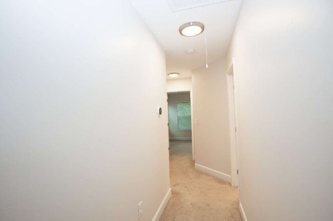 Building Photo - Charming 3 bed, 2.5 bath home with bonus t...