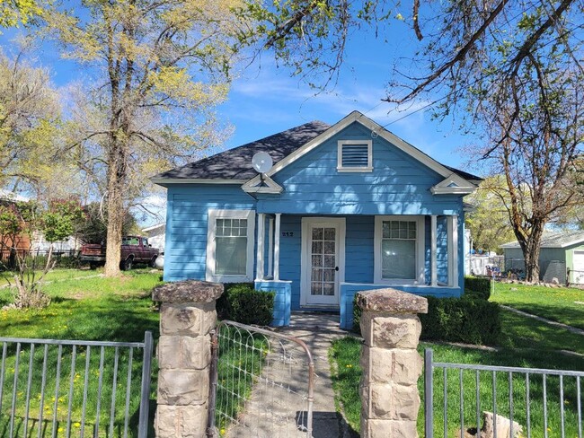 Primary Photo - 212 N East St