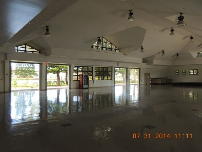 Building Photo - Mililani Town - Modern and spacious Four Bedroom with Bonus Rooms, upper deck and covered lanai. ...