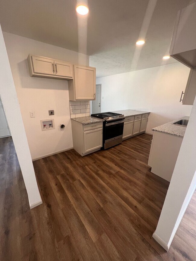 Building Photo - Pre Leasing for Fall 2026! Remodeled 3/2 near LCU!