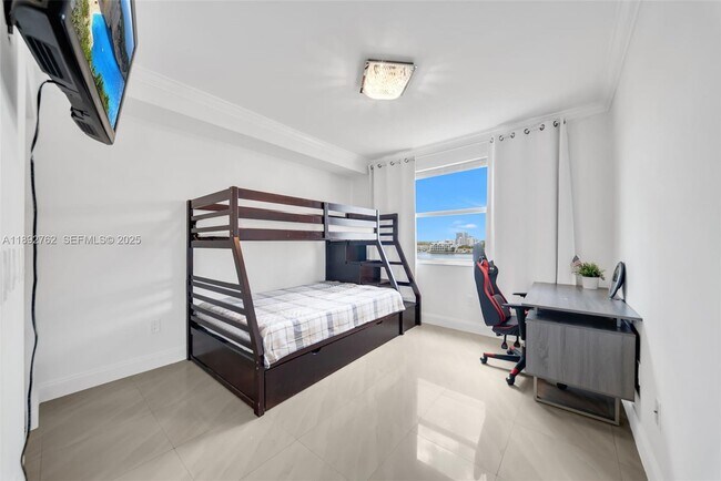 Building Photo - 17150 N Bay Rd