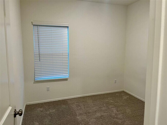 Building Photo - 105 Crier Cv