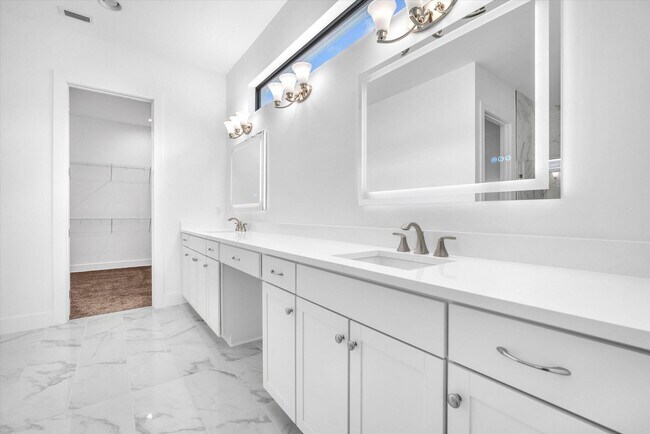 Building Photo - 13482 Artisan Cir