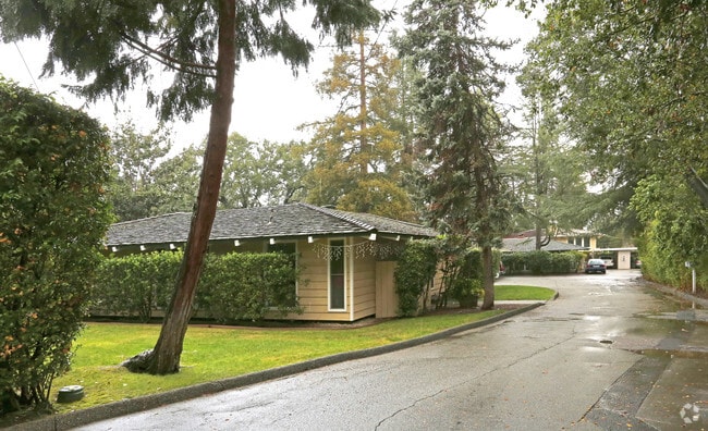 Primary Photo - Los Altos Gardens II