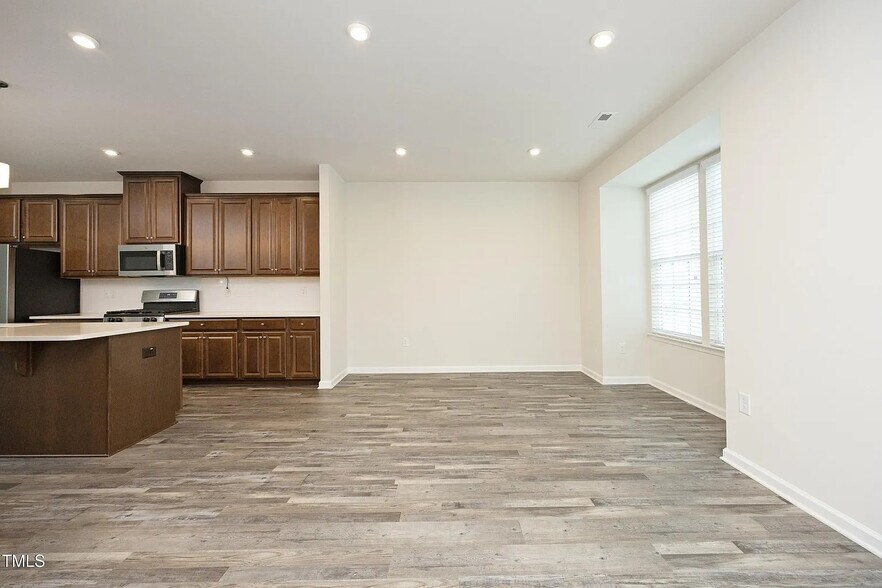 Building Photo - Room in Townhome on Excelsior Grand Ave