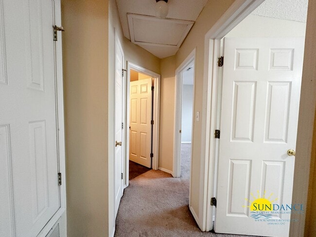 Building Photo - Spacious 3-Bedroom Home in FWB in between Eglin & Hurlburt Bases!