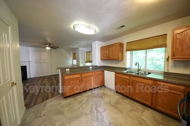Building Photo - 1109 Lady Ashley Dr
