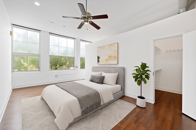 Building Photo - 1312 Live Oak St