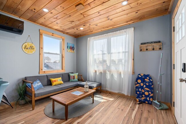 Building Photo - 16 Riverview, 1, 2, and 3