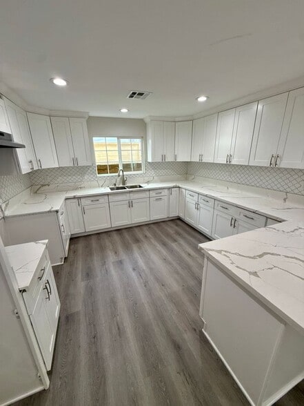 Building Photo - 10501 Angell St