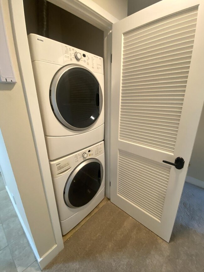 Building Photo - Updated 1 bedroom 55+ Community across from Wilson Park!