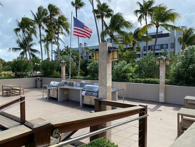 Building Photo - 251 Crandon Blvd