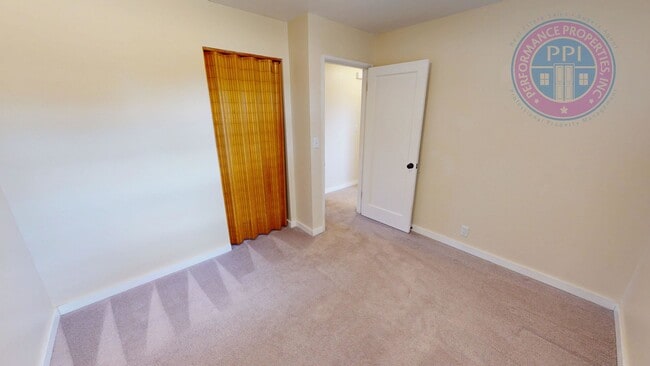 Building Photo - OREGON CITY / DEPOSIT FREE MOVE IN WITH OB...