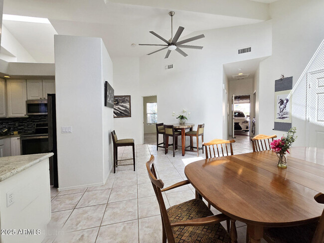 Building Photo - 6510 S Hazelton Ln