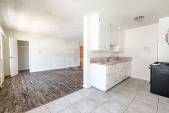 Building Photo - 2 bed 1 bath unit in Inglewood 90302 Long ...