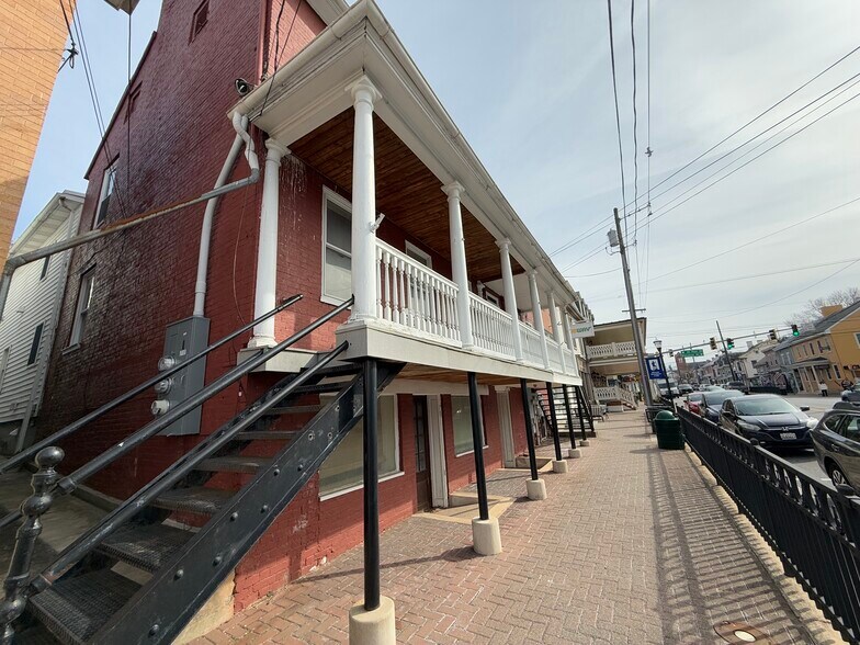 Building Photo - 15 N Main St