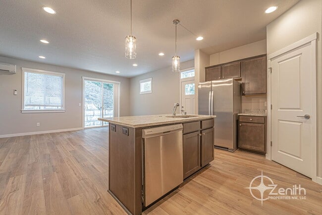 Building Photo - 4916 NE 2nd Ct