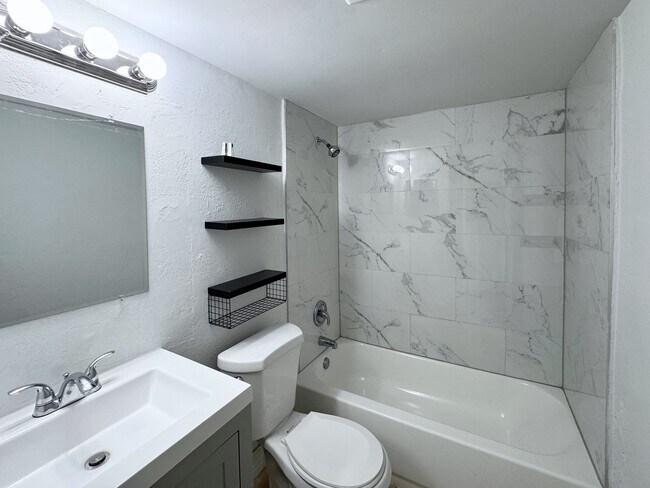Building Photo - 4409 Treehouse Ln