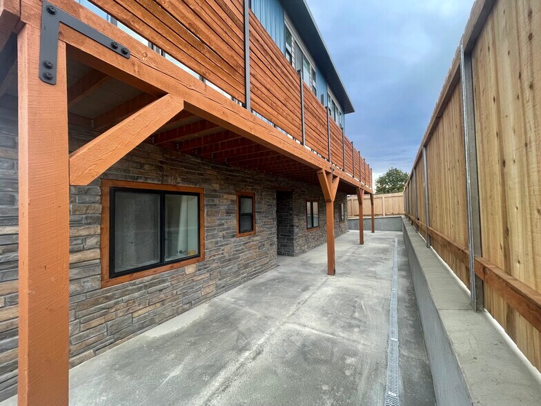 Building Photo - 1215 Allison St